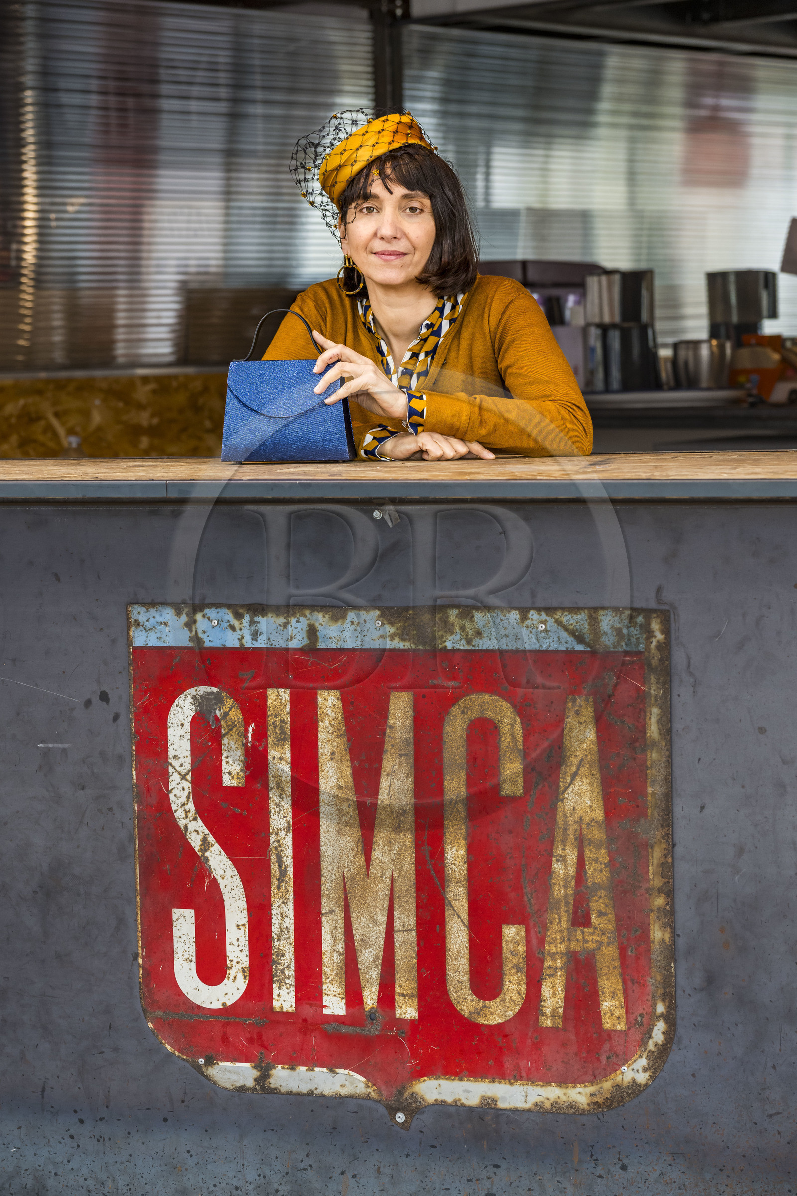 France, Loire-Atlantique (44), Saint-Nazaire, l'espace de travail partagé Le Garage, lieu vivant accueillant 13 ateliers-boutique et artisans dans le domaine de la création artisanale, artistique et numérique, Duo Sac et Chapeau, la modiste Nelly Bichet