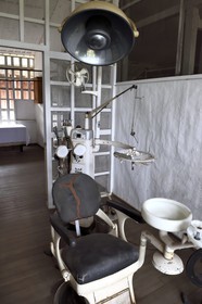 Gabon, Province du Moyen-Ogooué, Lambaréné, l'ancien Hopital Albert Schweitzer devenu musée, la Grande Pharmacie (policlinique), le cabinet dentaire