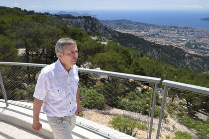 France, Var (83), Toulon, la rade depuis le Mont Faron, l'historien et écrivain Bernard Cross et la presqu'Ile de Saint-Mandrier en arrière plan