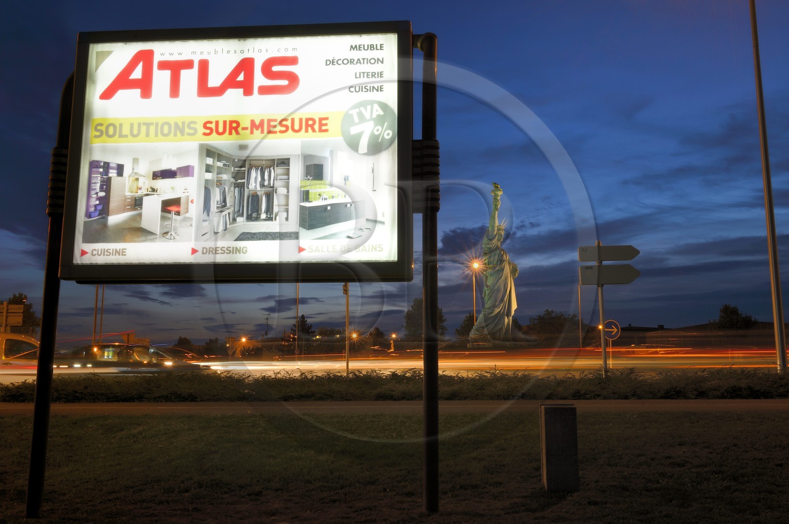 France, Haut-Rhin (68), Colmar, réplique de la statue de la Liberté  de Auguste Bartholdi sur la route de Strasbourg, elle est d’une hauteur de 12 mètres au flambeau