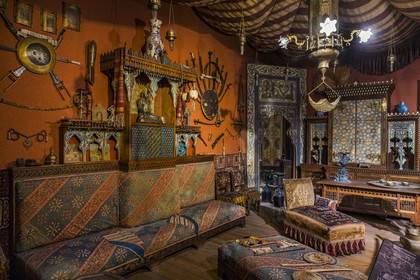 Italie, Ligurie, Gênes, Castello d'Albertis Museo delle Culture del Mondo, chateau de Enrico Alberto D'Albertis, explorateur, navigateur et écrivain voyageur génois (1846-1932), la salle turque orientaliste à la manière d'un cabinet de curiosités