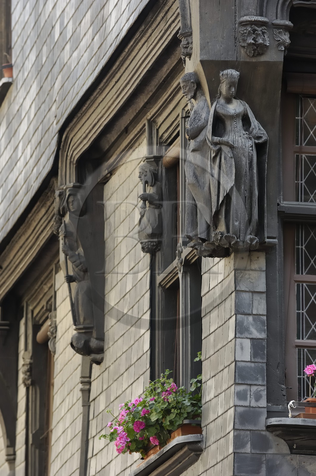 France, Indre et Loire (37), Tours, place Plumereau, maison à l'angle de la rue de la Monnaie