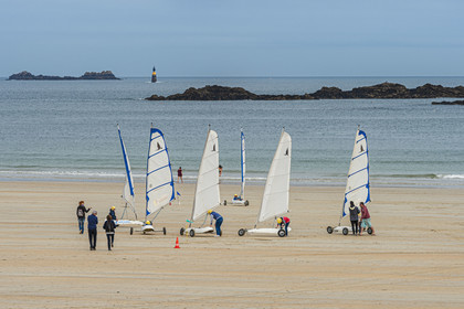 France, Ille-et-Vilaine (35), Côte d'Emeraude, Saint-Malo, char à voile sur la plage de La Hoguette