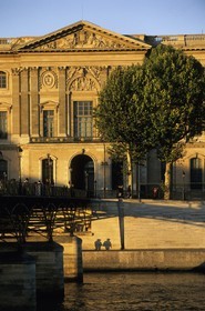 France, Paris (75), les rives de la Seine, classées Patrimoine Mondial de l'UNESCO, Le Louvre et le pont des Arts