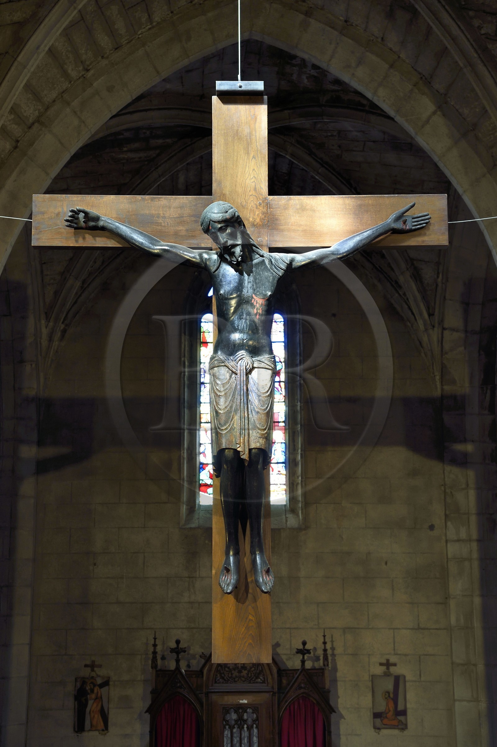 France, Cantal (15), Saint-Flour, cathédrale Saint-Pierre, le Christ noir en bois de noyer peint aussi appelé Beau Dieu noir daté entre le XIe et le XIIIe siècle