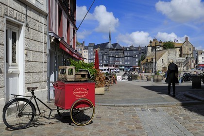 France, Calvados (14), Honfleur, la lieutenance du Vieux-Bassin du quai de la Quarantaine