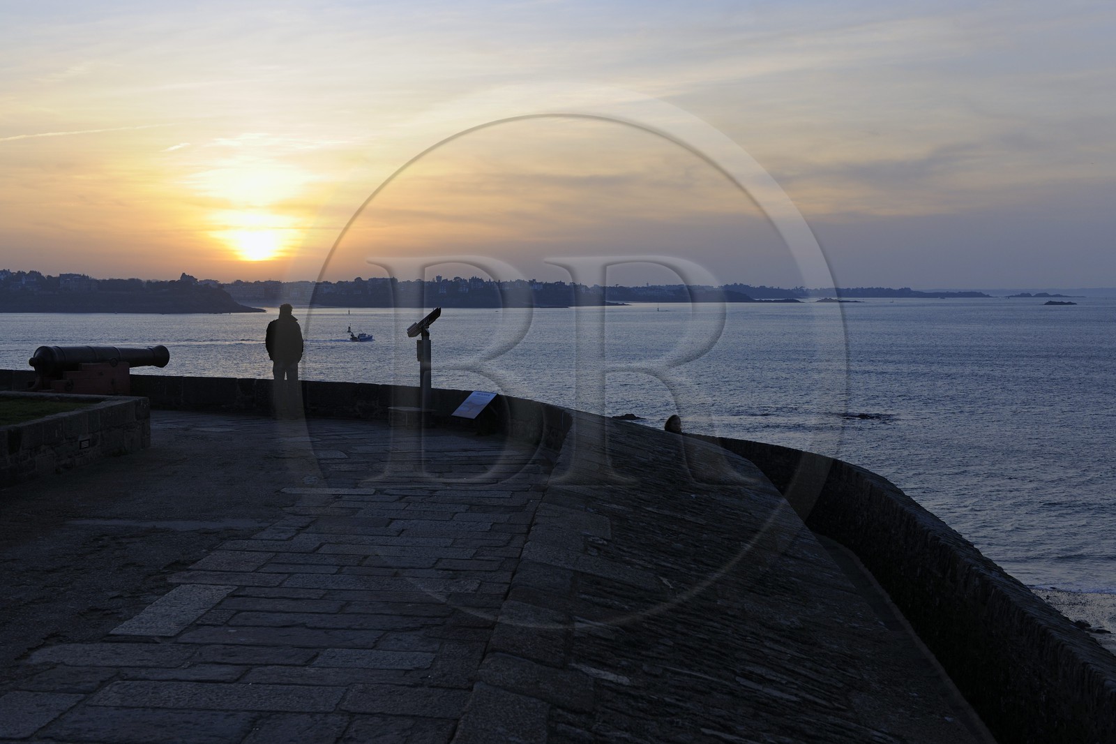 France, Ille et Vilaine, cote d'emeraude (Emerald Coast), Saint Malo, the ramparts of the walled town