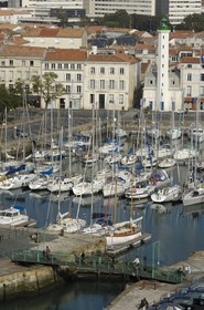 France, Charente-Maritime (17), La Rochelle, le Vieux Port, passerelle du bassin à flot