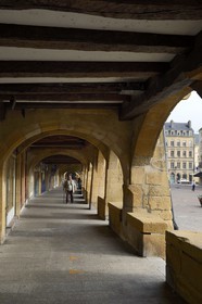 France, Moselle (57), Metz, maisons médiévales à arcades de la place Saint-Louis