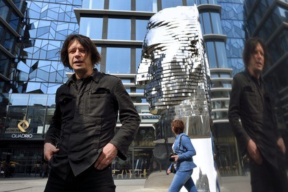 République Tchèque, Prague, Nove Mesto, l'artiste David Cerny et son oeuvre la tête de Franz Kafka, une statue mécanique