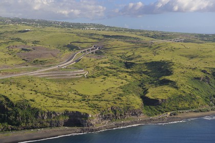 France, île de la Réunion, Saint-Paul, la quatre voies route des Tamarins (vue aérienne)