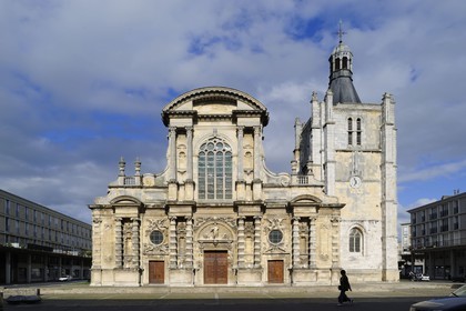 France, Seine Maritime, Le Havre, Notre-Dame cathedral is surrounded by Perret buildings