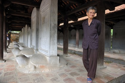 Vietnam, Hanoï, temple Van Mieu (temple de la Littérature) dédié à Confucius construit en 1070, stèles des Docteurs