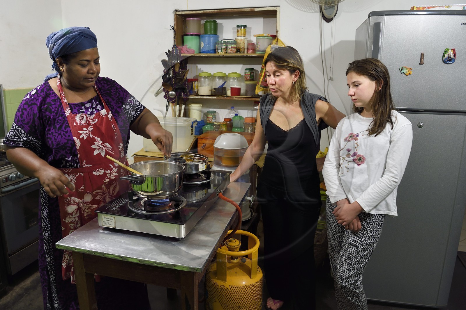 Sri Lanka,  North Central province, Polonnaruwa, curry preparation in the kitchen
