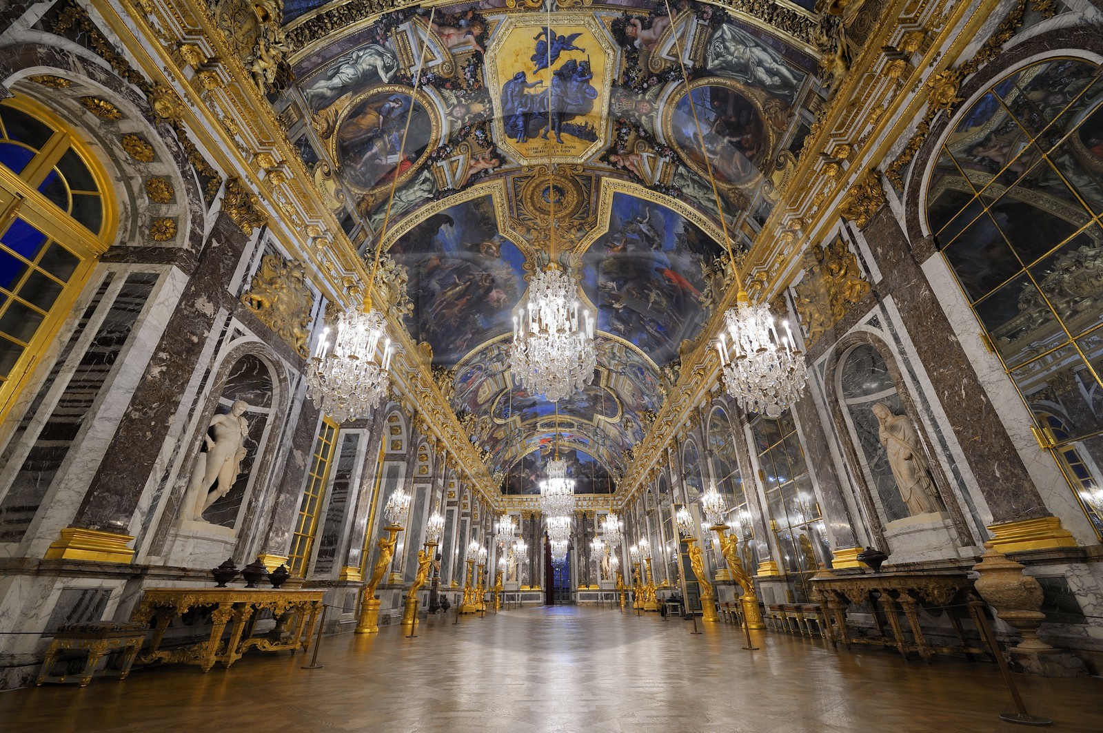 France, Yvelines, Chateau de Versailles, listed as World Heritage by UNESCO, Galerie des Glaces (Hall of Mirrors), length 73m and width 10,50m, with 17 windows and 357 mirrors, architect Jules Hardouin Mansart (1678-1684)
