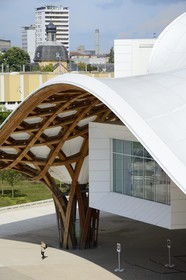 France, Moselle (57), Metz, quartier de l'Amphithéâtre, le Centre Pompidou-Metz, centre d'art conçus par les architectes Shigeru Ban et Jean de Gastines