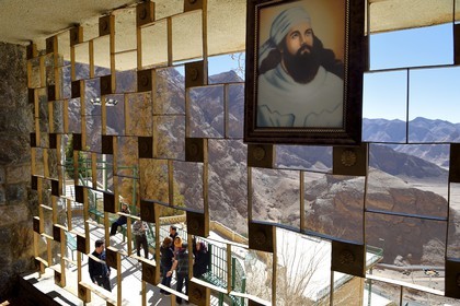 Iran, Province de Yazd, temple du feu de Chak Chak qui est un haut lieu de pélérinage pour les Zoroastriens, portrait de Zarathushtra (Zoroastre)