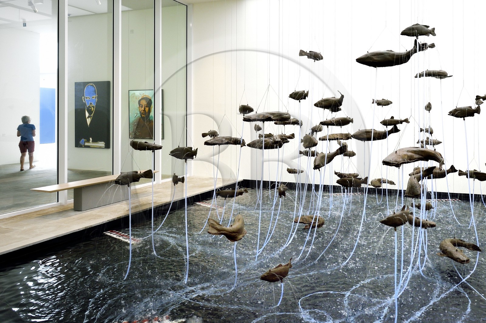 France, Var (83), Iles d'Hyères, parc national de Port Cros, Ile de Porquerolles, la Fondation Carmignac, One Hundred Fish Fountain (2005) de Bruce Nauman, Lenin (1986) et Mao (1973) de Andy Warhol en arrière plan