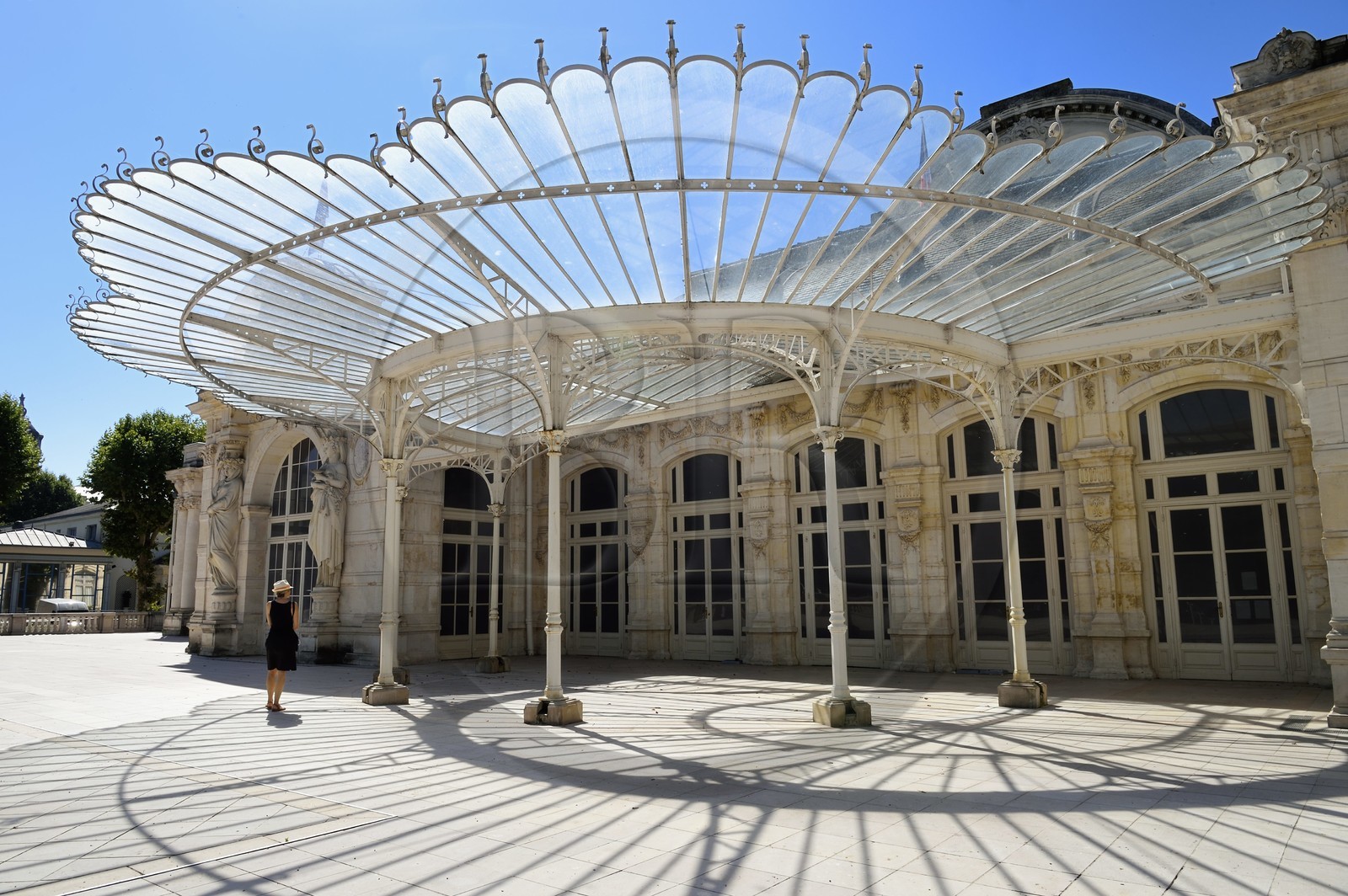 France, Allier (03), Vichy, Palais des Congrès et Opéra, marquise de l'entrée principale