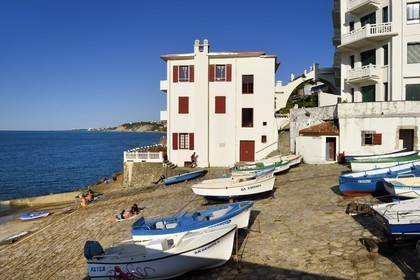 France, Pyrénées-Atlantiques (64), la côte du Pays-Basque, Guéthary, ancien port baleinier dominé par l'ancien hotel Guétharia art déco construit dans les années 1920 transformé en résidence