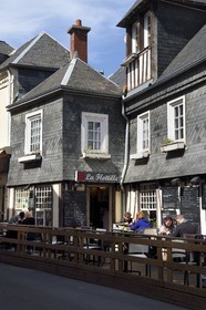 France, Seine-Maritime (76), Pays de Caux, Côte d'Albâtre, Etretat, le restaurant la Flottille dans une maison traditionnelle du centre ville