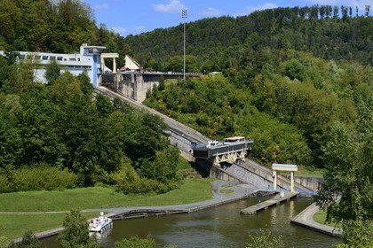 France, Moselle (57), le plan incliné de Saint-Louis-Arzviller est un ascenseur à bateaux qui fait partie du canal de la Marne au Rhin et  et permet la traversée des Vosges, il remplace 17 écluses