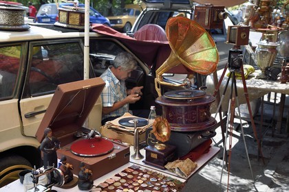 Géorgie, Tbilissi, grand marché aux puces dit du Pont Sec (Mshrali)