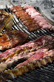 Argentine, province de Buenos Aires, San Antonio de Areco, estancia La Bamba de Areco, grillades au barbecue
