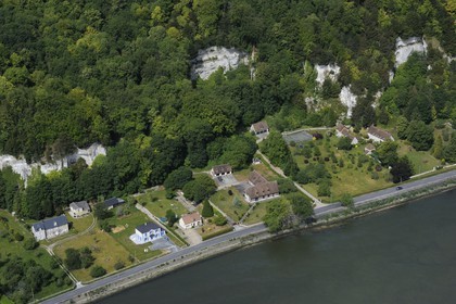 France, Eure (27), le Bas Mauny en aval du village de La Bouille sur la rive gauche de la Seine (vue aérienne)