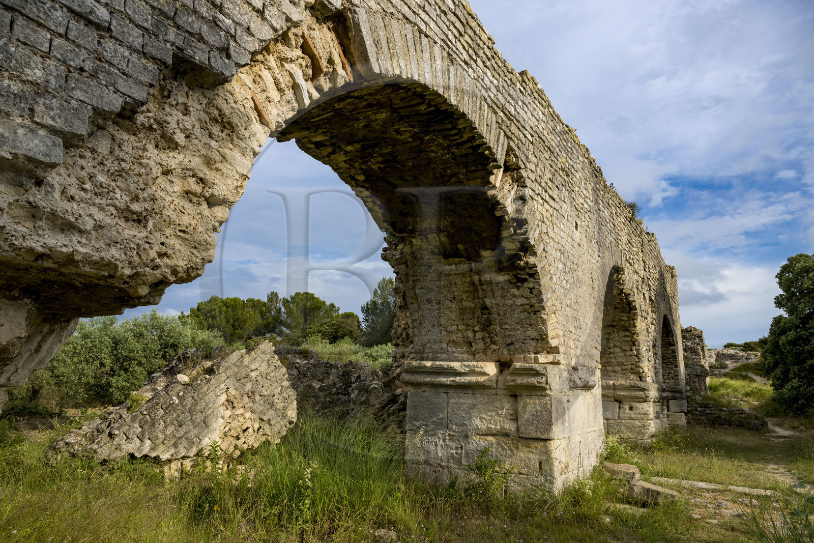France, Bouches du Rhone, Fontvieille, chemin de Caparon, Barbegal aqueduct Gallo-Roman remains, aqueduct which was doubled to supply the 16 mills of the Barbegal flour mill in the 2nd century