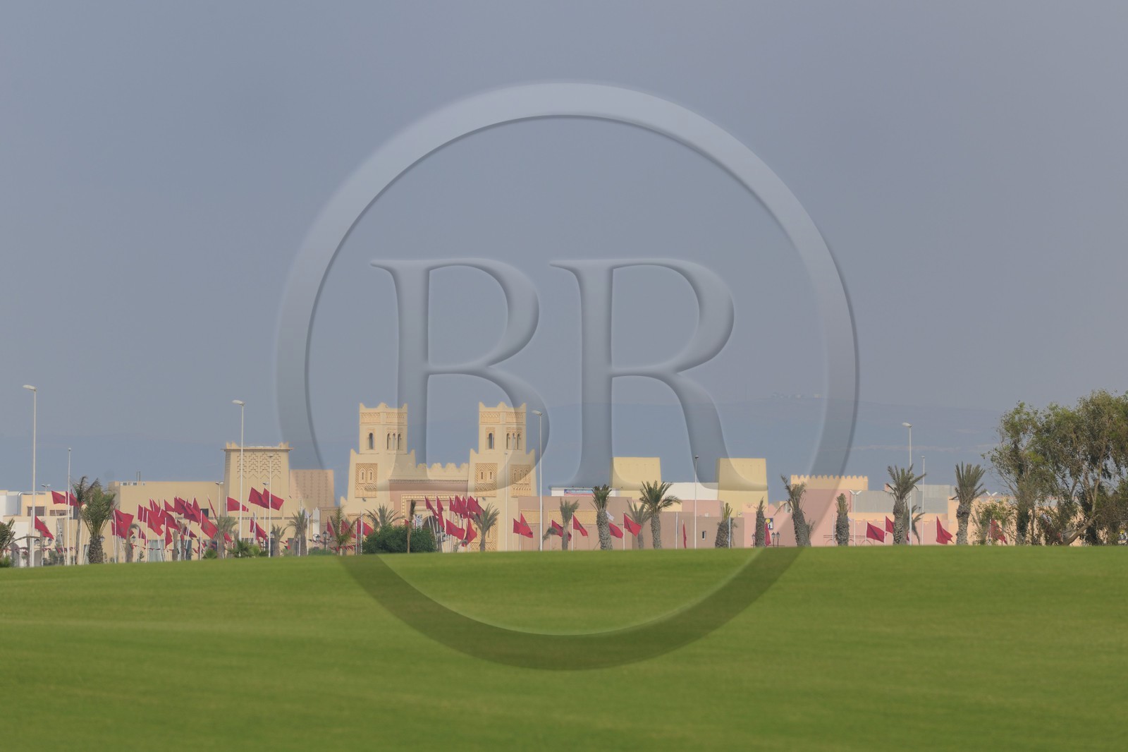 Maroc, région de l'Oriental, station balnéaire de Mediterrania Saïdia, le Palmeral Golf Saïdia et la porte de la galerie marchande Médina Saidia