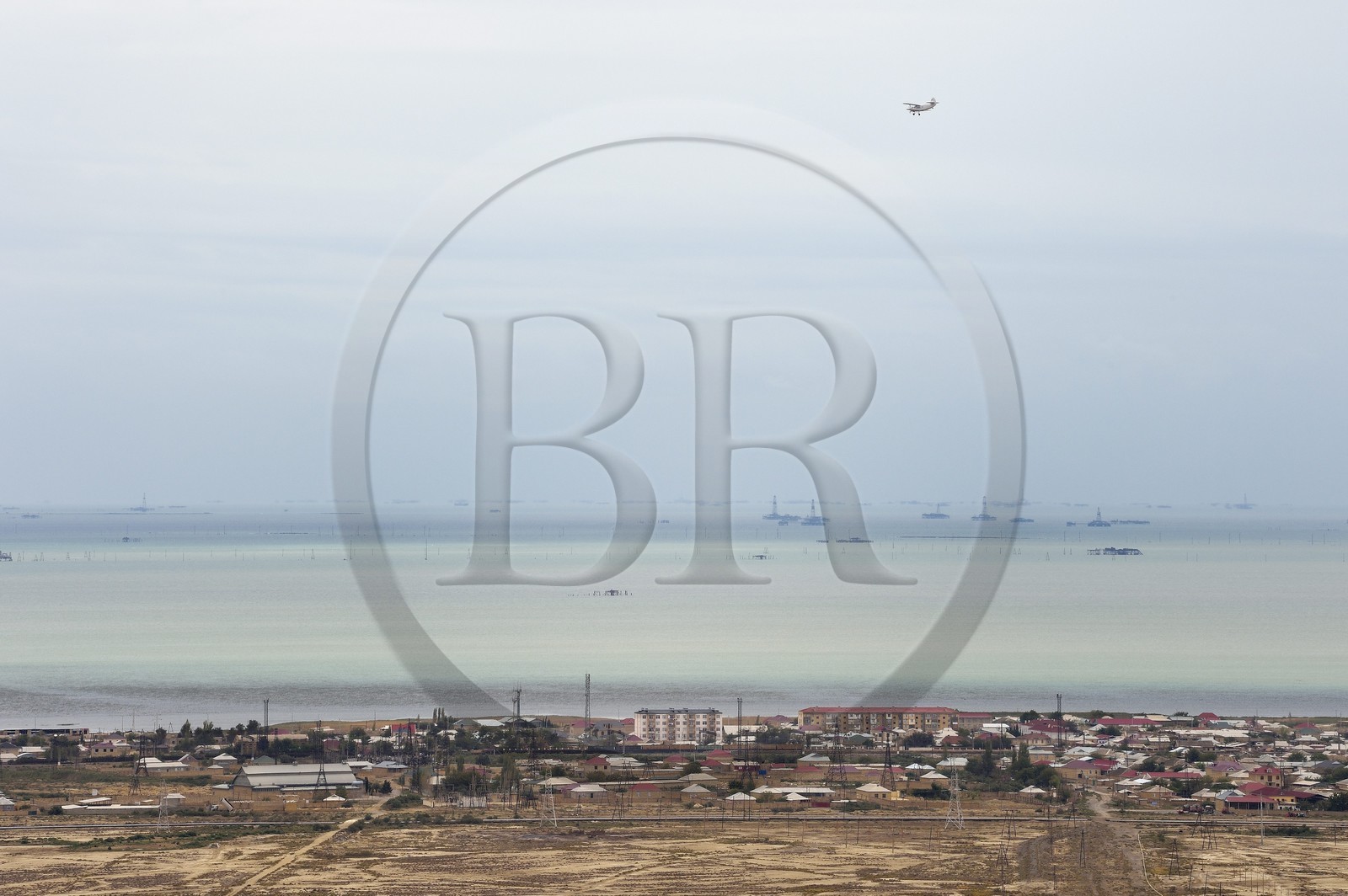 Azerbaïdjan, Baie de Baku, Gobustan, plates-formes pétrolières offshore en Mer Caspienne