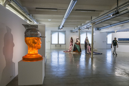 France, Bouches-du-Rhône (13), Marseille, La Friche de la Belle de Mai, un des espaces d'expositions, Ogu Feraille (2015) de l'artiste Edouard Duval-Carrié