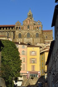 France, Haute-Loire (43), Le Puy-en-Velay, étape des chemins de Compostelle, la cathédrale Notre-Dame-de-l'Annonciation du XIIe siècle classée Patrimoine Mondial de l'UNESCO