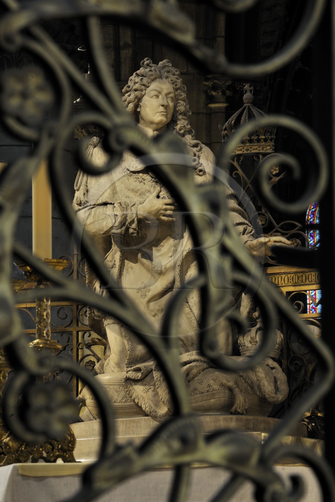 France, Paris (75), île de la Cité, la cathédrale Notre-Dame, le choeur, Louis XIV sculpté par Antoine Coysevox