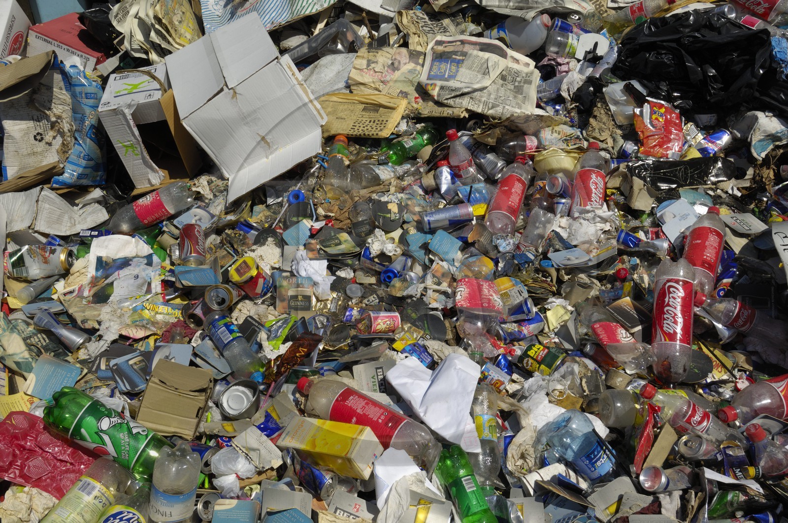 Irlande, Co. Kildare, Maynooth, décharge sauvage  à ciel ouvert