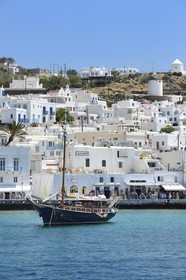 Grèce, Les Cyclades, mer Égée, île de Mykonos, Chora (Mykonos town), le vieux port