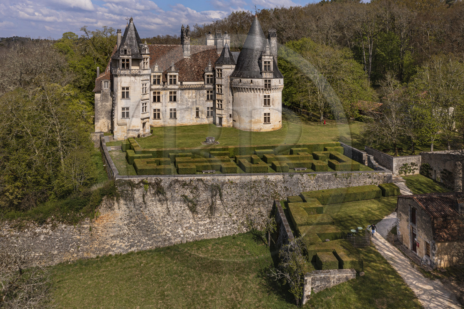 France, Dordogne (24), Périgord Vert, Villars, Chateau de Puyguilhem de style Renaissance (vue aérienne)