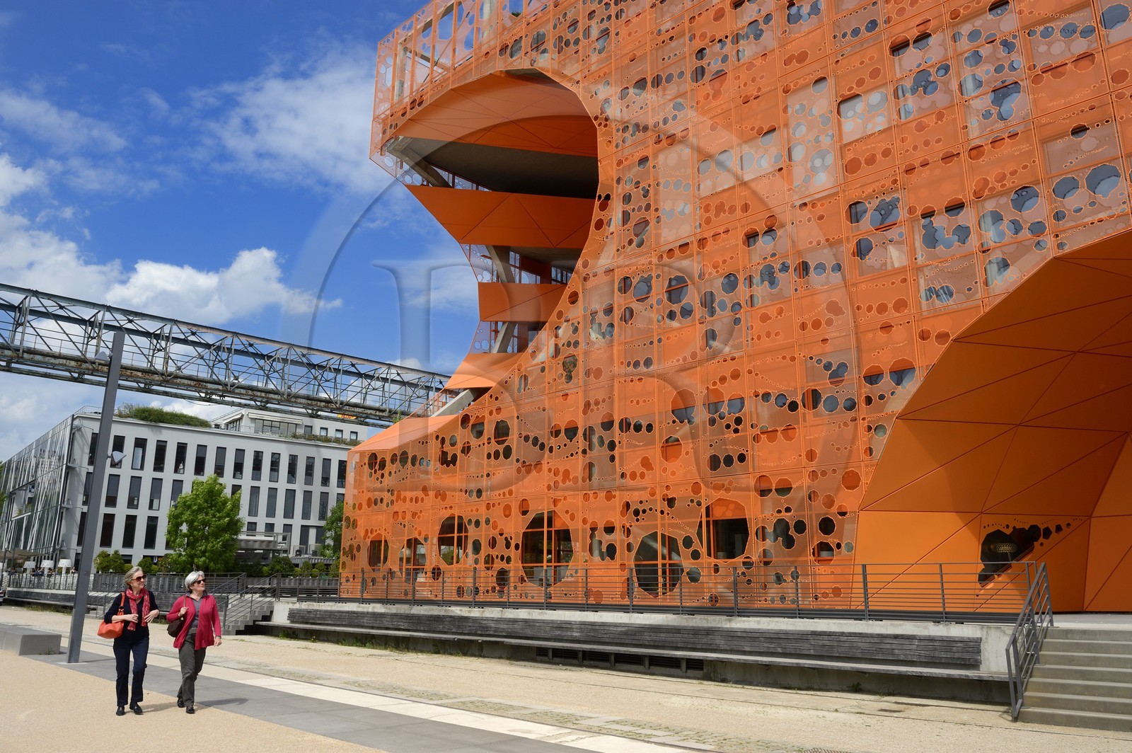 France, Rhône (69), Lyon, nouveau quartier de La Confluence au sud de la Presqu'île, Quai Rambaud, le Cube Orange imaginé par les architectes Dominique Jakob et Brendan MacFarlane