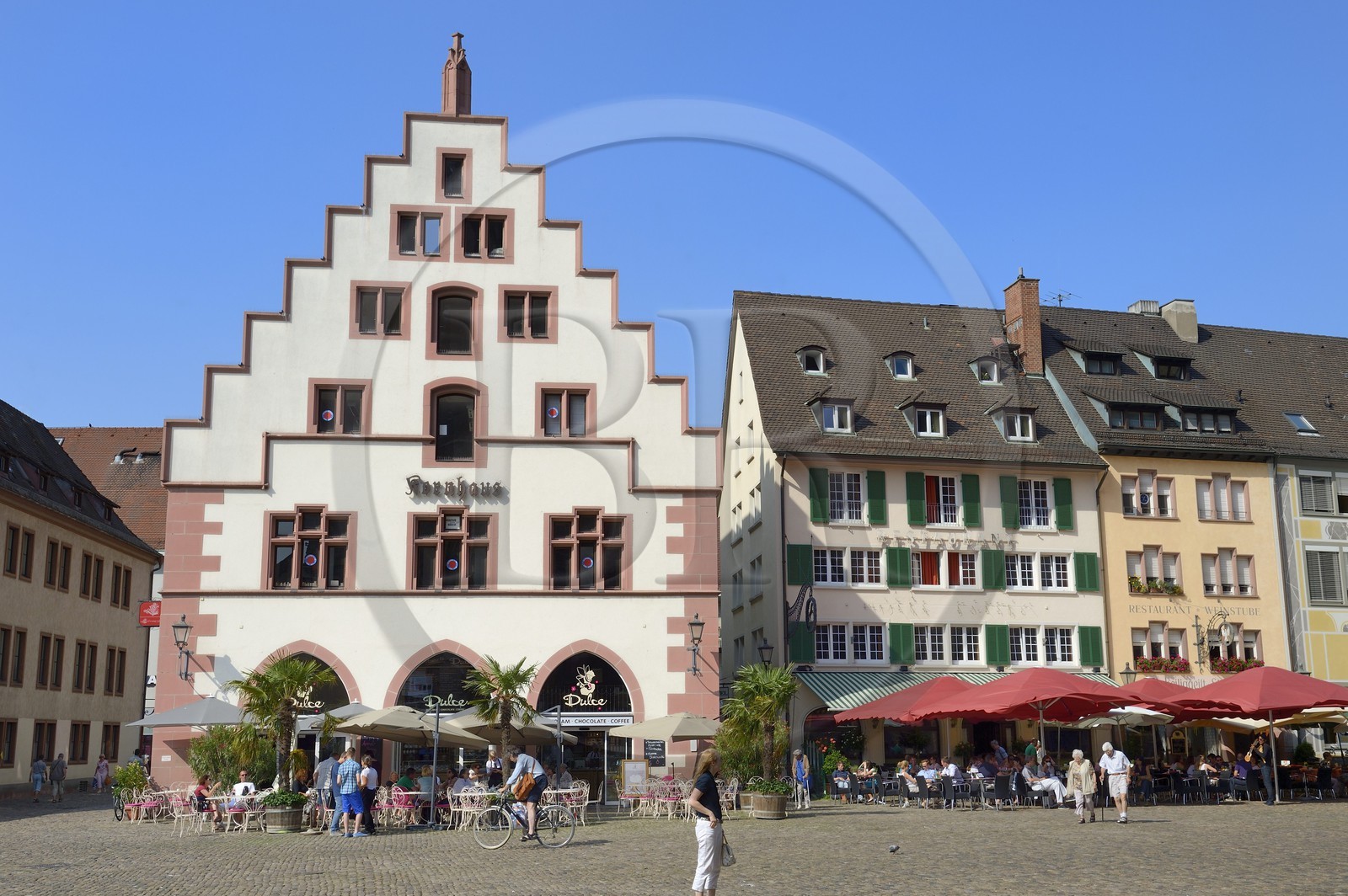 Allemagne, Bade-Wurtemberg, Fribourg en Brisgau, maison à pignon sur la Munsterplatz