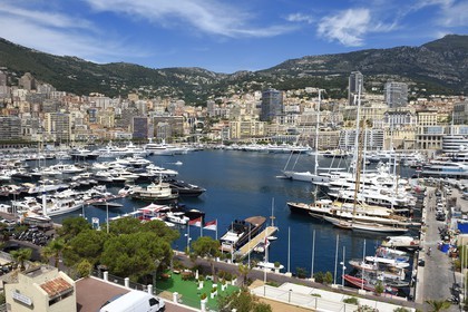 Principauté de Monaco, Monaco, yachts amarrés à port Hercule