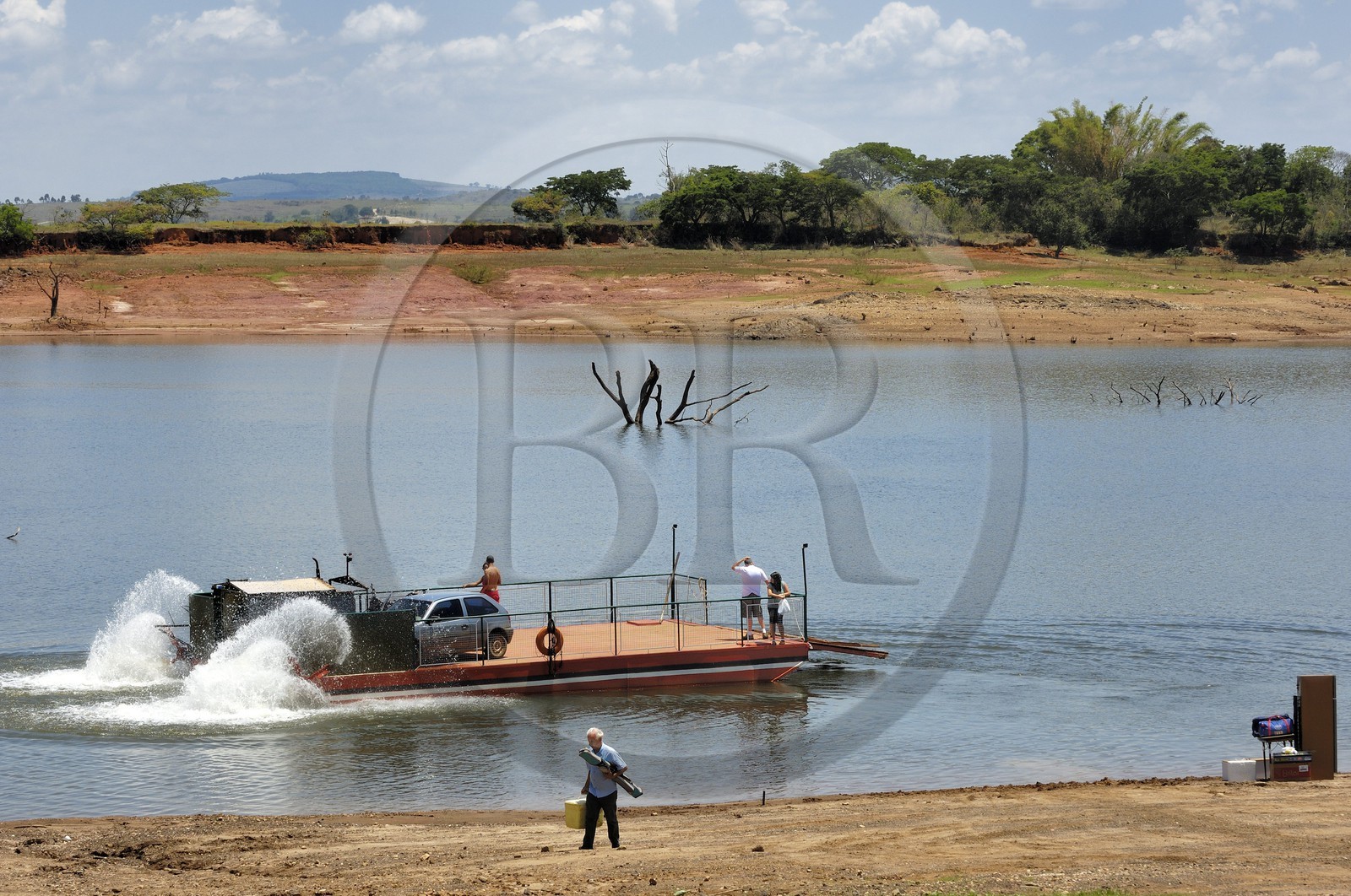 Brésil, Etat du Minas Gerais, région de Carrancas au sud de Sao Joao del Rei, bac de traversé du  Rio Grande  (Route de l'or, Estrada Real)