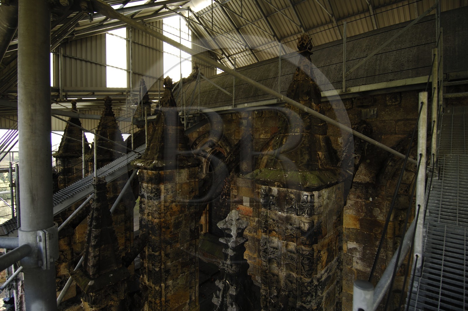 Royaume-Uni, Ecosse, Midlothian, Roslin, la Chapelle Rosslyn était recouverte d'un toit en tôle ondulée pendant des années