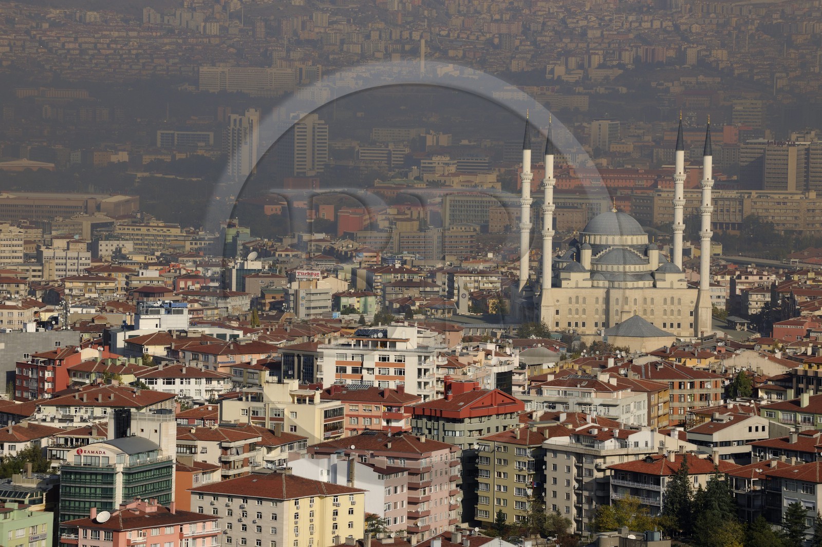 Turquie, Anatolie centrale, Ankara, la mosquée kocatepe camii point de mire du centre-ville moderne