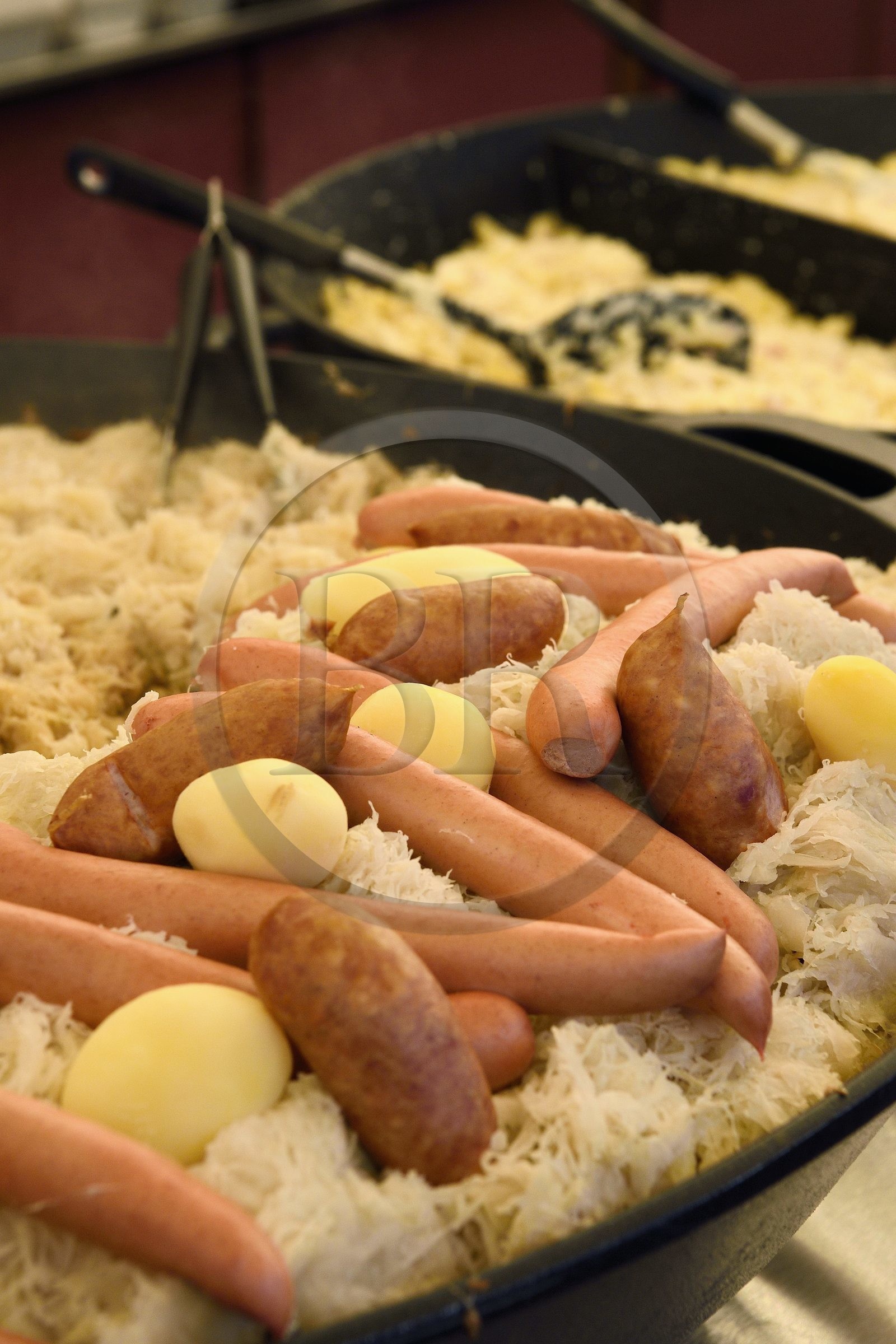 France, Bas Rhin, Strasbourg, old town listed as World Heritage by UNESCO, Christmas market (Christkindelsmarik) in Place Broglie, sale of sauerkraut to take away