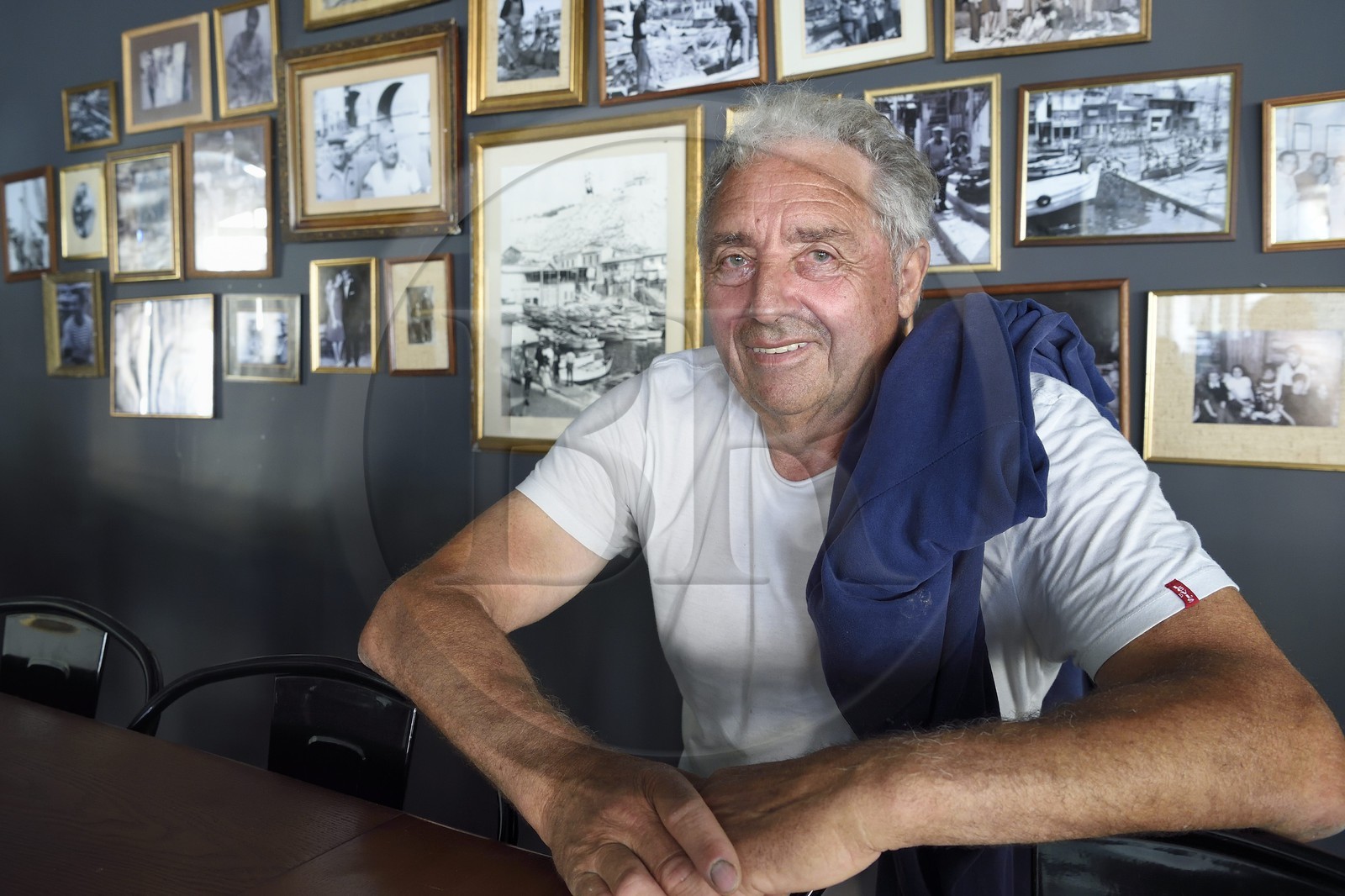 France, Bouches-du-Rhône (13), Marseille, quartier d'Endoume, le Vallon des Auffes, le pêcheur Henri Rossi