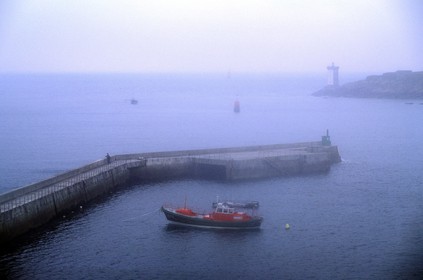 France, Finistère (29), Le Conquet, le port et la Pointe de Kermorvan