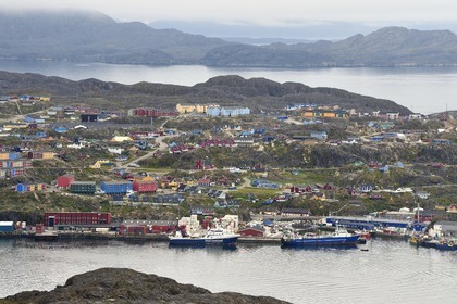 Groenland, région du centre ouest, Sisimiut (autrefois Holsteinsborg) dans la baie de  de Kangerluarsunnguaq