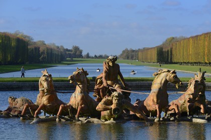France, Yvelines (78), parc du château de Versailles, classé Patrimoine Mondial de l'UNESCO, le bassin d' Apollon et le Grand Canal