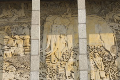 France, Paris (75), hauts-reliefs sur la facade de l'ancien musée des Arts d'Afrique et d'Océanie à la porte Dorée